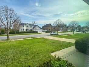 10 Thacker St W in Hoffman Estates, IL - Building Photo - Building Photo