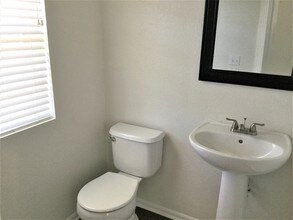 5552 N Genoa St in Denver, CO - Foto de edificio - Building Photo