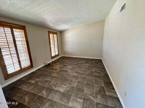 5021 Dearborne Dr in El Paso, TX - Foto de edificio - Building Photo