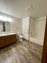 715 S Lincoln Dr, Unit 8 in Howards Grove, WI - Building Photo - Building Photo