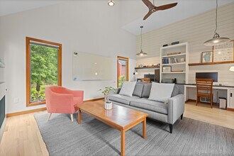 996 Stillwater Rd in Stamford, CT - Building Photo - Building Photo