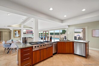 5432 Candlelight Dr in San Diego, CA - Building Photo - Building Photo