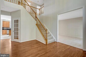 8437 Summer Breeze Pl in Manassas, VA - Foto de edificio - Building Photo