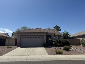 3725 E Sandy Way in Gilbert, AZ - Building Photo