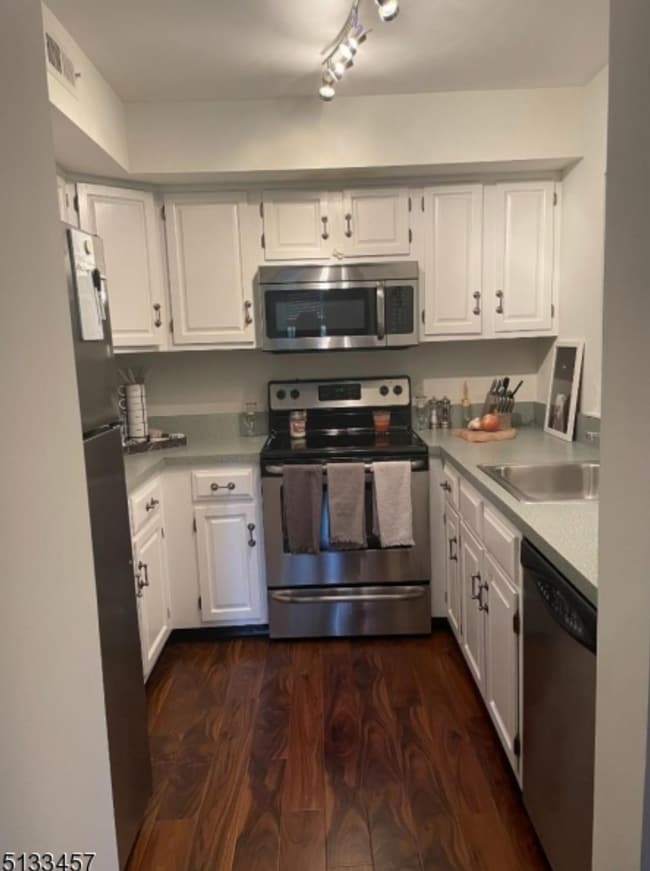 property at 5 Spruce Ct