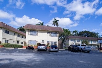Sun Harbour Apartments in Fort Lauderdale, FL - Building Photo - Building Photo