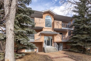 Tuxedo Estate in Calgary, AB - Building Photo