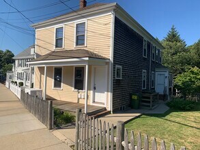 205 Standish Ave, Unit 3 in Plymouth, MA - Building Photo - Building Photo