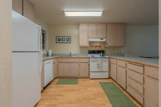 Pomona West Student Apartments in Chico, CA - Building Photo - Building Photo