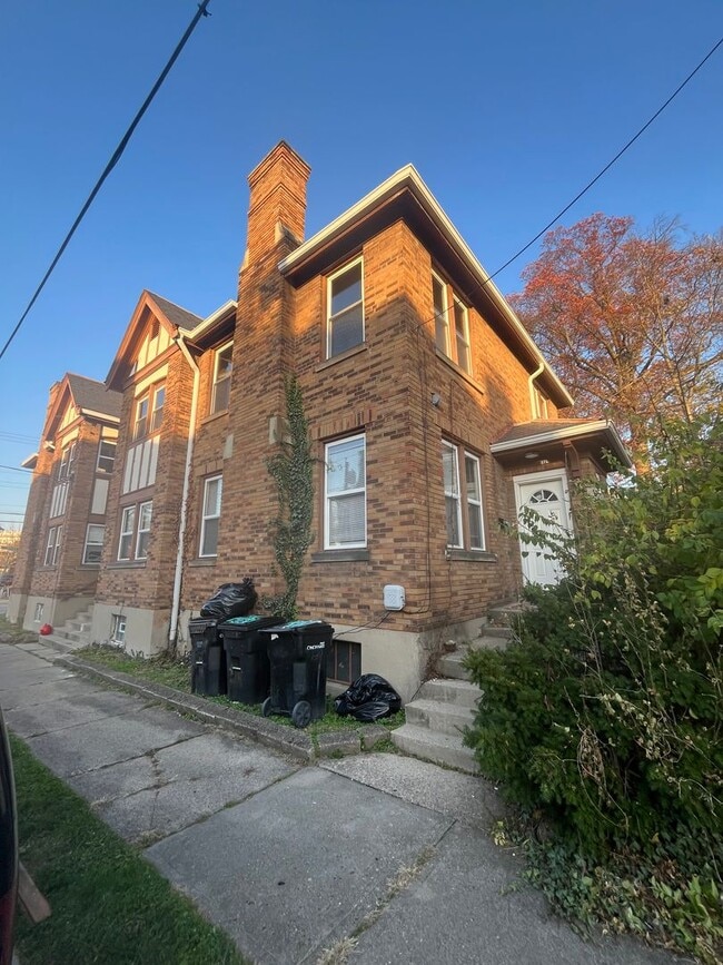 property at 978 Oakland Ave