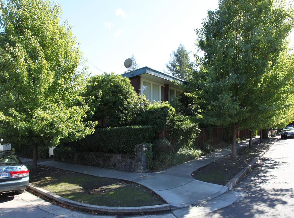 75 Ross Ave in San Anselmo, CA - Building Photo