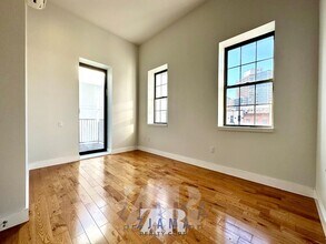 72 Willoughby St in Brooklyn, NY - Foto de edificio - Building Photo