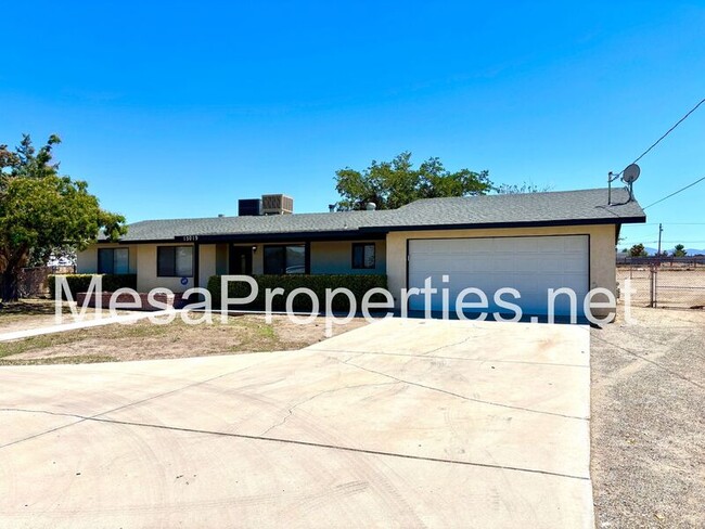 15019 Spruce St in Hesperia, CA - Foto de edificio - Building Photo