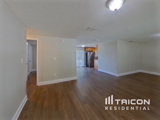 1017 Jadewood Ave in Clearwater, FL - Building Photo - Building Photo
