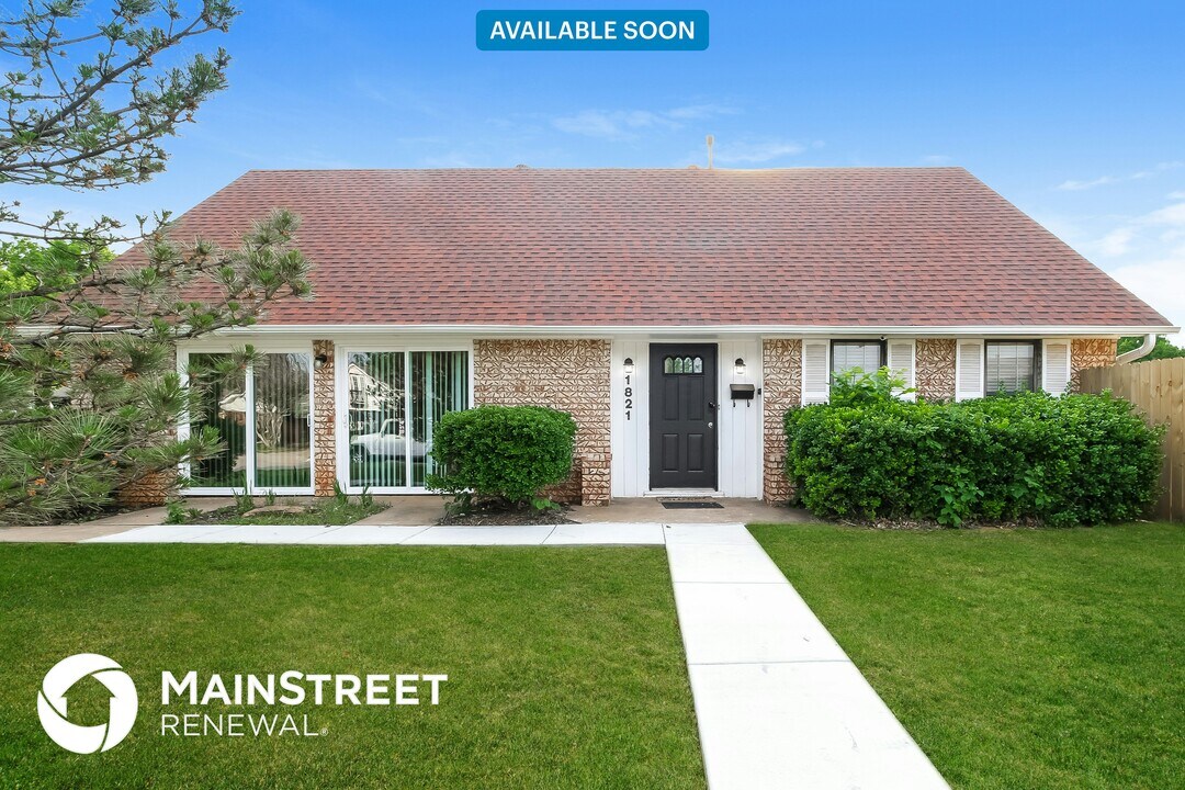 1821 Michael Dr in Edmond, OK - Building Photo