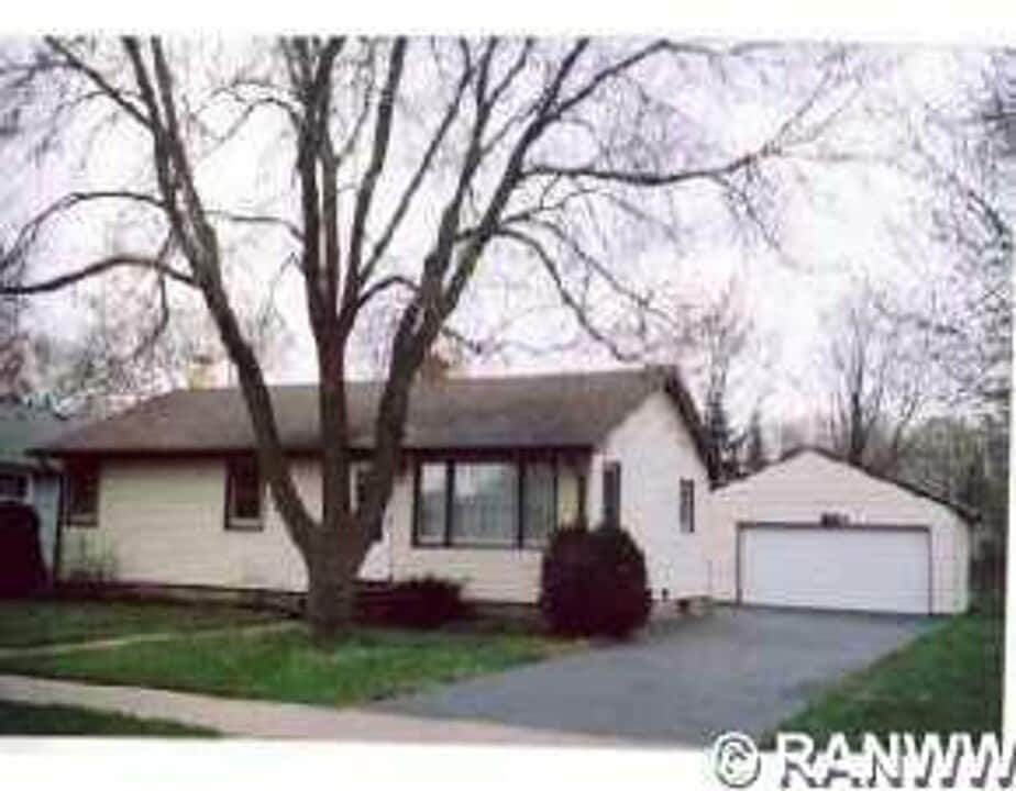 3061 Neptune Ave in Eau Claire, WI - Building Photo