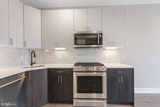 408 N Front St in Philadelphia, PA - Foto de edificio - Building Photo