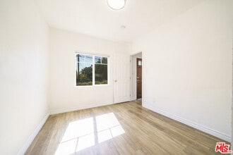 5347 Fountain Ave in Los Angeles, CA - Building Photo - Building Photo