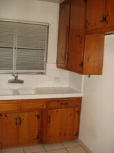 1064 S Wooster St, Unit atinaproperties@gmail.com in Los Angeles, CA - Building Photo - Building Photo