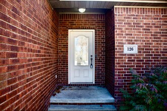 126 Mystic Ave in Hollister, MO - Building Photo - Building Photo