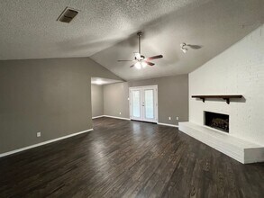 1233 N Knowles Dr in Saginaw, TX - Building Photo - Building Photo