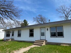 712 9th St in Colona, IL - Building Photo