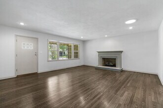 1054 E Kingsbury St in Springfield, MO - Building Photo - Building Photo