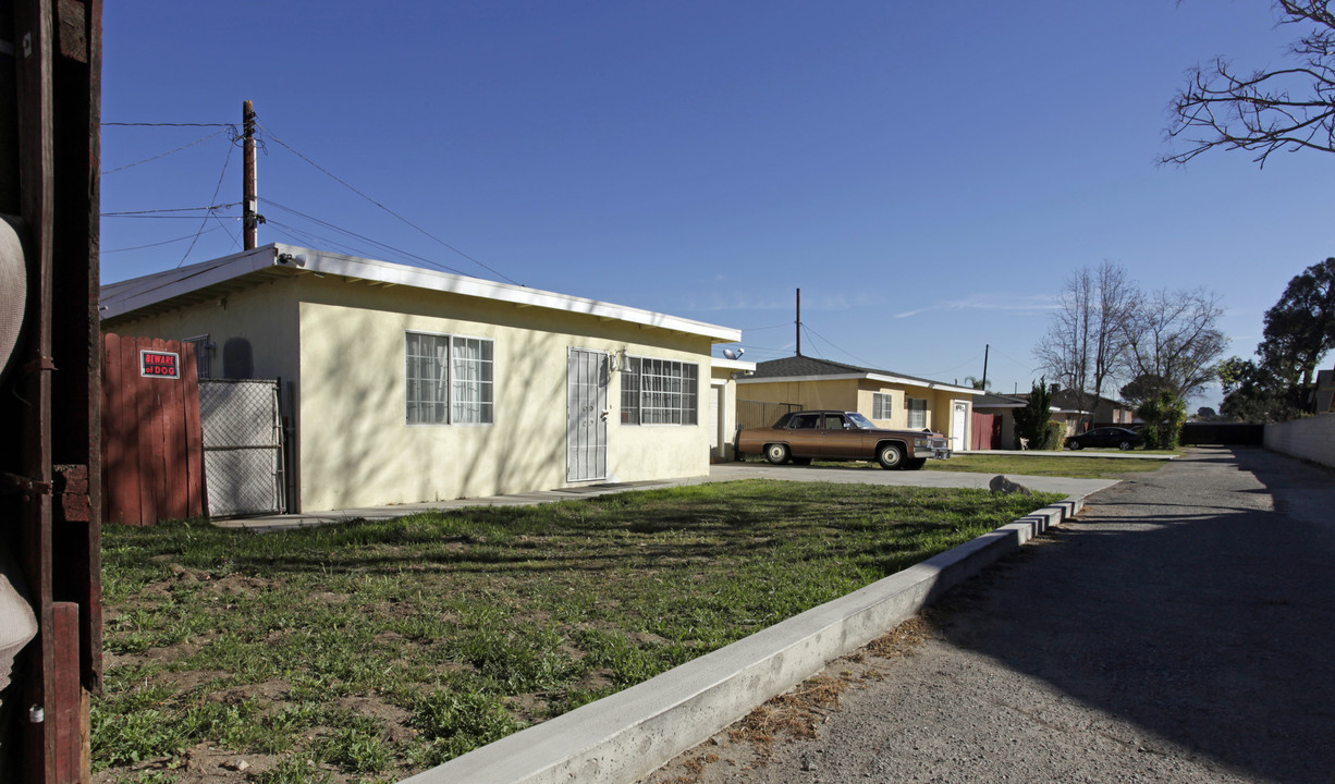 Cottonwood Apartments in Fontana, CA - Building Photo