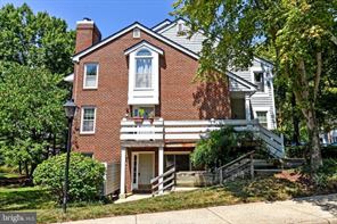 3152 Covewood Ct in Falls Church, VA - Building Photo
