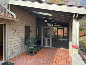 115 Whitewater Dr in Hendersonville, NC - Building Photo - Building Photo