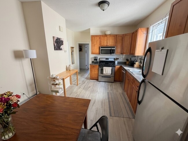 68 Winchester St, Unit 1 in Medford, MA - Building Photo - Building Photo