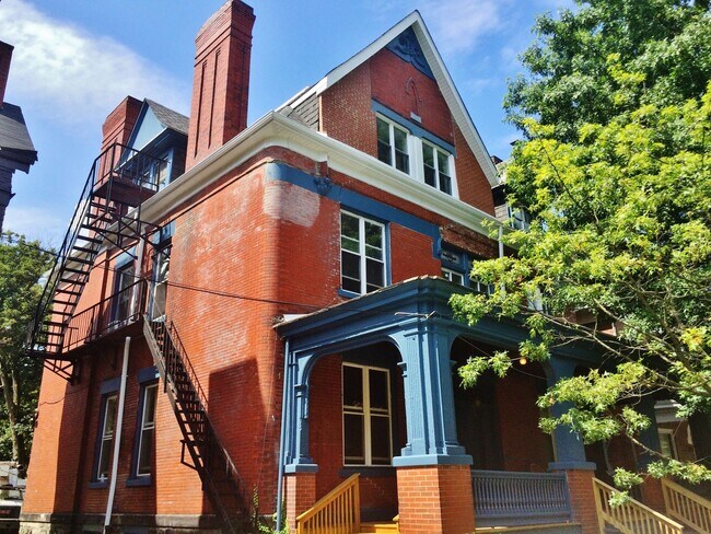 property at 5814 Wellesley Ave