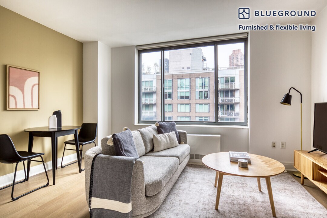 222 E 34th St in New York, NY - Building Photo