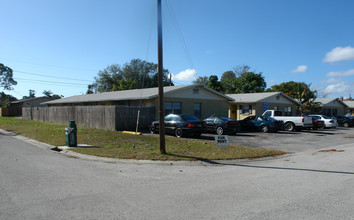 500-520 89th Ave N in St. Petersburg, FL - Foto de edificio - Building Photo