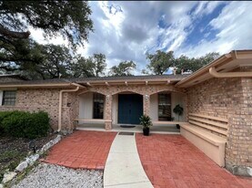 4422 Meredith Woods St in San Antonio, TX - Building Photo