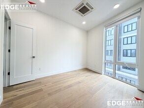 38 Hichborn St, Unit 303 in Boston, MA - Foto de edificio - Building Photo