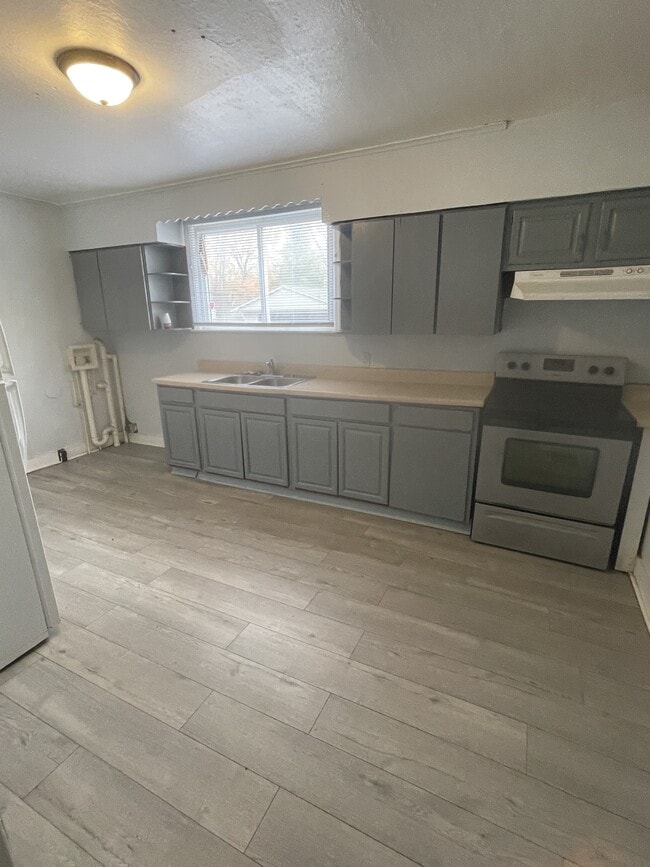 property at 1131 S 13th St