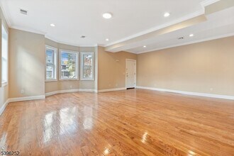 57 Elm St in Montclair, NJ - Foto de edificio - Building Photo