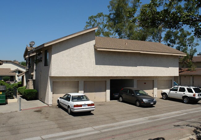 23202 Saguaro St in Lake Forest, CA - Building Photo - Building Photo