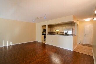 7400 Lincoln Ave in Skokie, IL - Foto de edificio - Building Photo