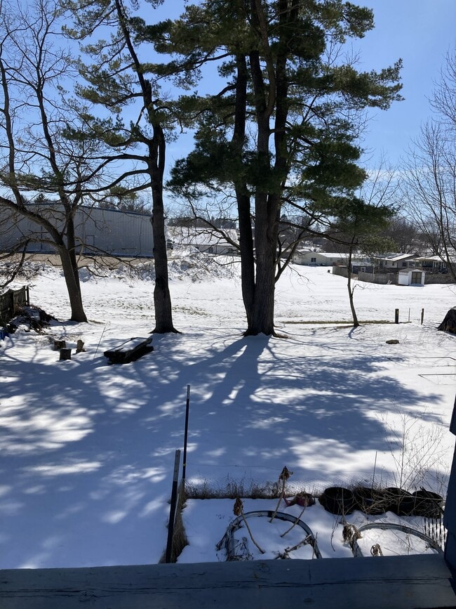 121 W Maple St in Viroqua, WI - Building Photo - Building Photo