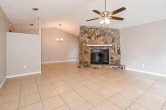 1834 Manitoba Ct N in Middleburg, FL - Foto de edificio - Building Photo