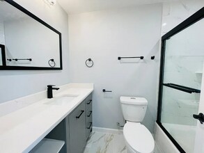 487 Lincoln St-Unit -2 in Marlborough, MA - Foto de edificio - Building Photo