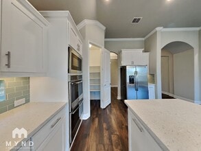 523 Pineview Dr in Euless, TX - Building Photo - Building Photo