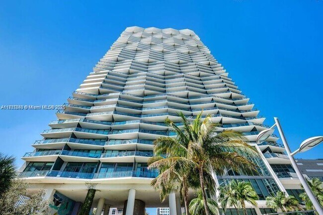 460 NE 28th St in Miami, FL - Building Photo - Building Photo