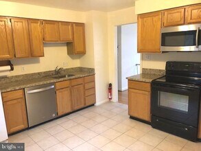 6930 Hector Rd in McLean, VA - Building Photo - Building Photo