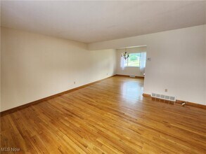 5650 Cascade Ct in Seven Hills, OH - Building Photo - Building Photo