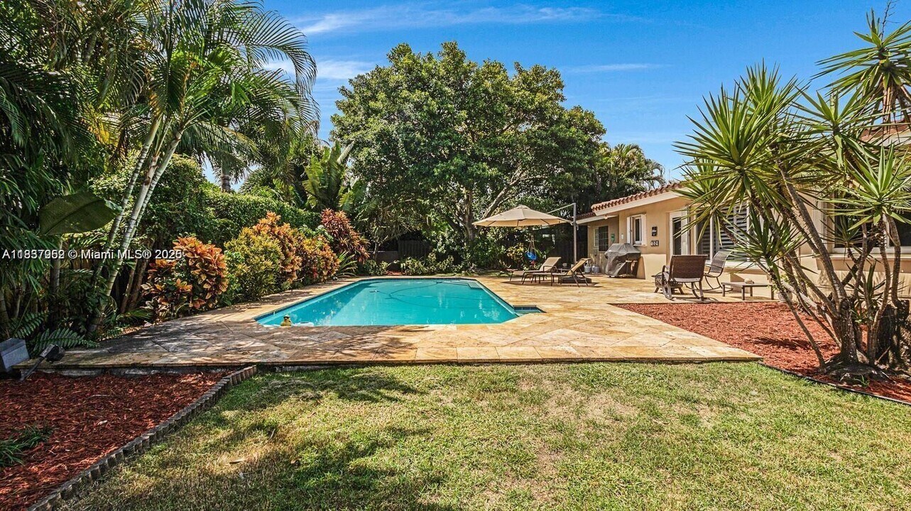 2632 NE 30th St in Fort Lauderdale, FL - Foto de edificio