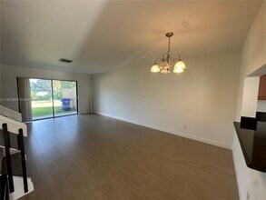 10757 NW 11th St in Pembroke Pines, FL - Building Photo - Building Photo
