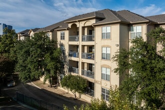 Waterford at Goldmark in Dallas, TX - Foto de edificio - Building Photo
